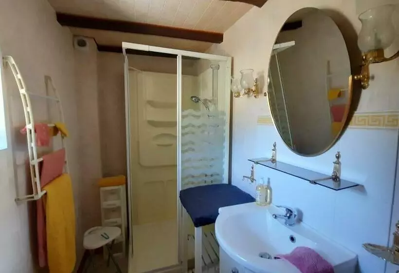 Aamiaismajoitus (B&B) Le Logis Des 3 Coeurs Chambre Aeiou