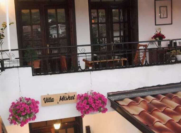 تختخواب و صبحانه Villa Mishel