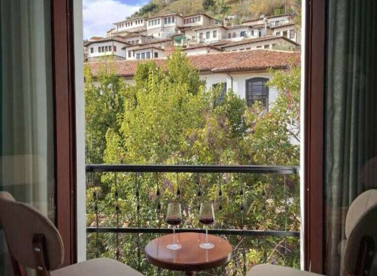 تختخواب و صبحانه Villa Mishel