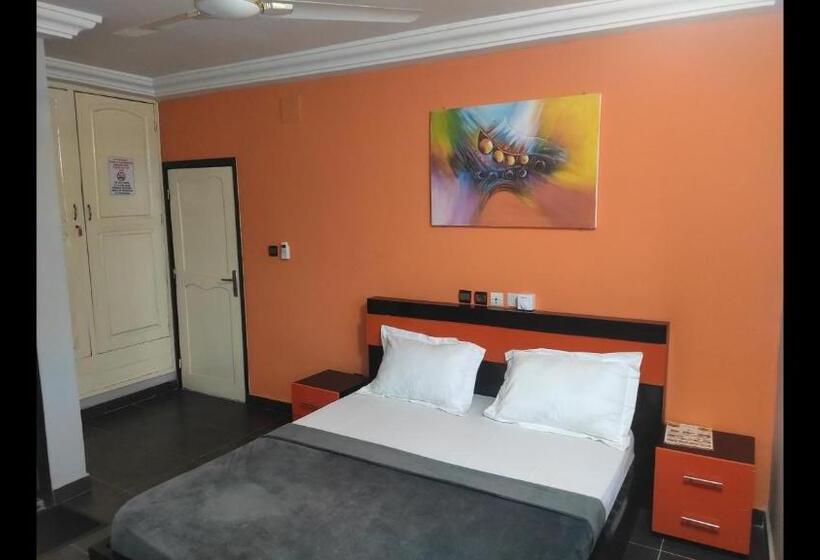 پانسیون Room In Guest Room Royal Blue Guest House Bar