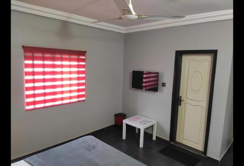 پانسیون Room In Guest Room Royal Blue Guest House Bar