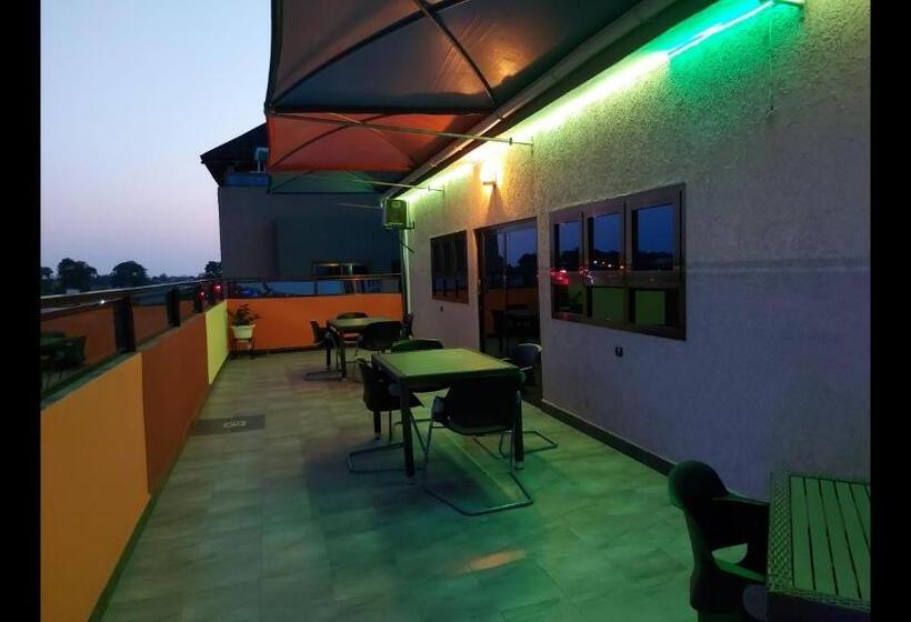 پانسیون Room In Guest Room Royal Blue Guest House Bar