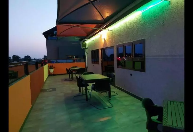 پانسیون Room In Guest Room   Royal Blue Guest House Bar