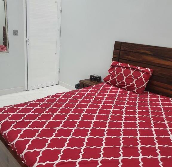 پانسیون Royal Galaxy Guest House