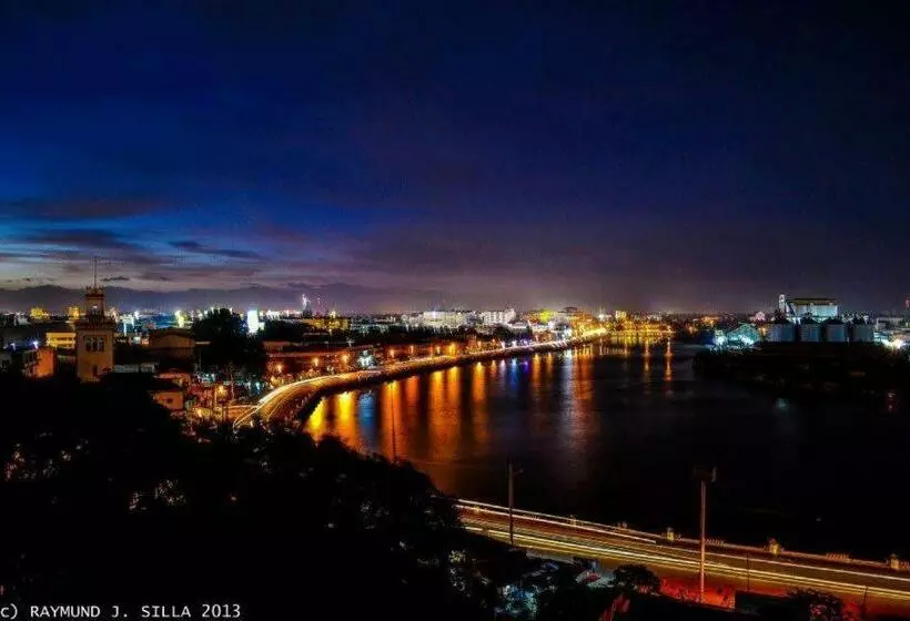 Avida Atria T2 E , Near Sm City, Esplanade Iloilo River And Smallville