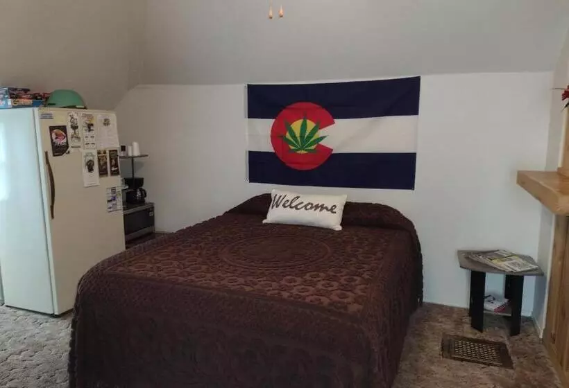 Aamiaismajoitus (B&B) Quiet Upstairs Studio Close To Town 420 Friendly