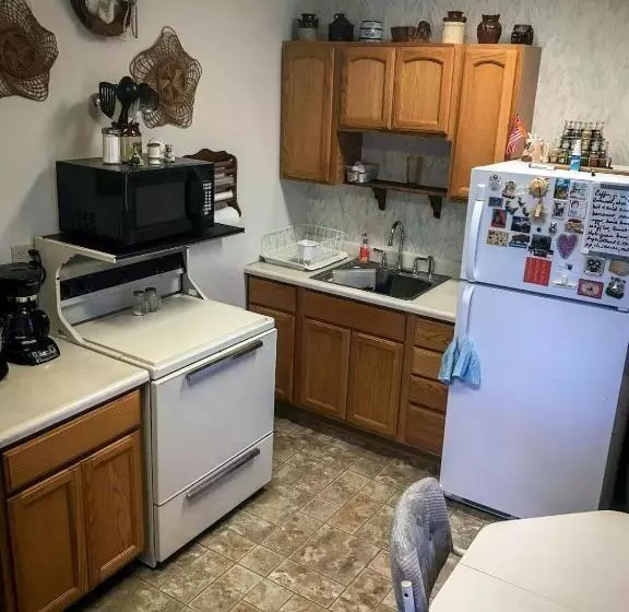 Aamiaismajoitus (B&B) Quiet Upstairs Studio Close To Town 420 Friendly