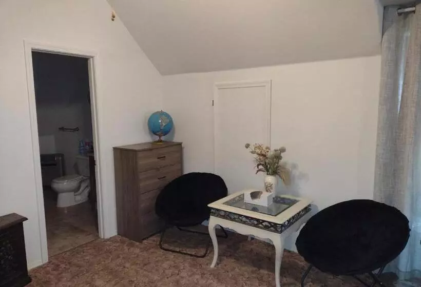 Aamiaismajoitus (B&B) Quiet Upstairs Studio Close To Town 420 Friendly