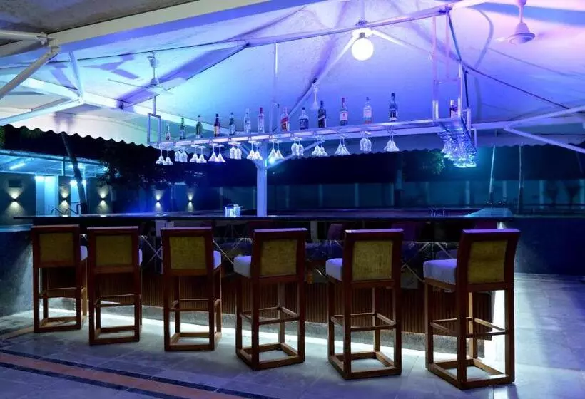 Hotelli Gold Beach Villa