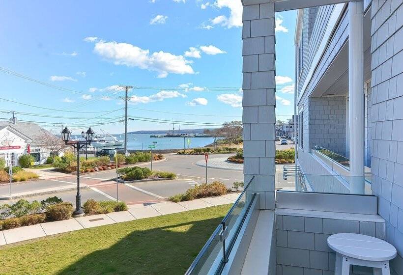 Harbourtown Suite Water View