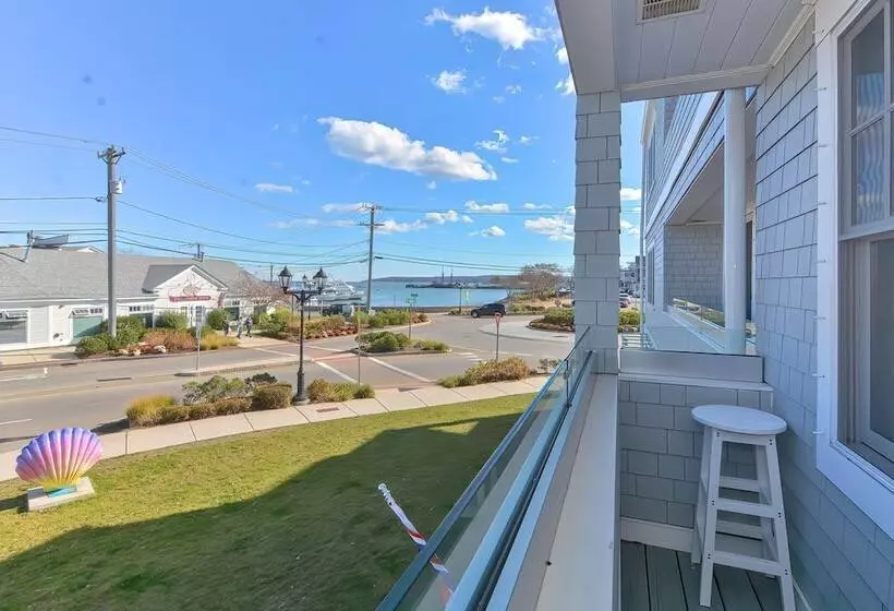 Harbourtown Suite Water View