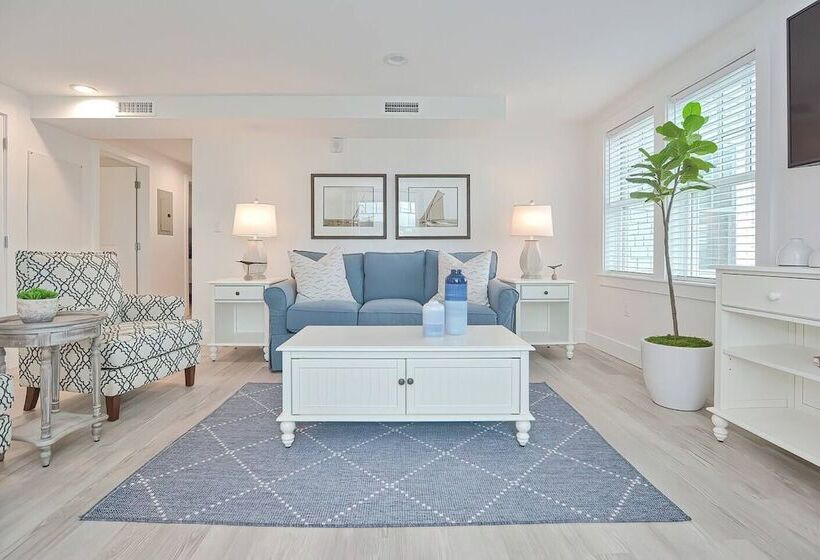 Harbourtown Suite Water View