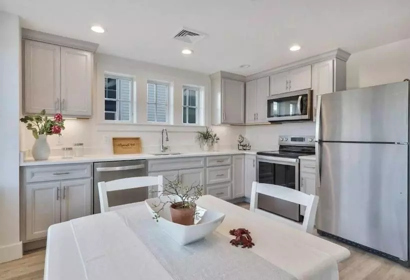 Harbourtown Suite Water View