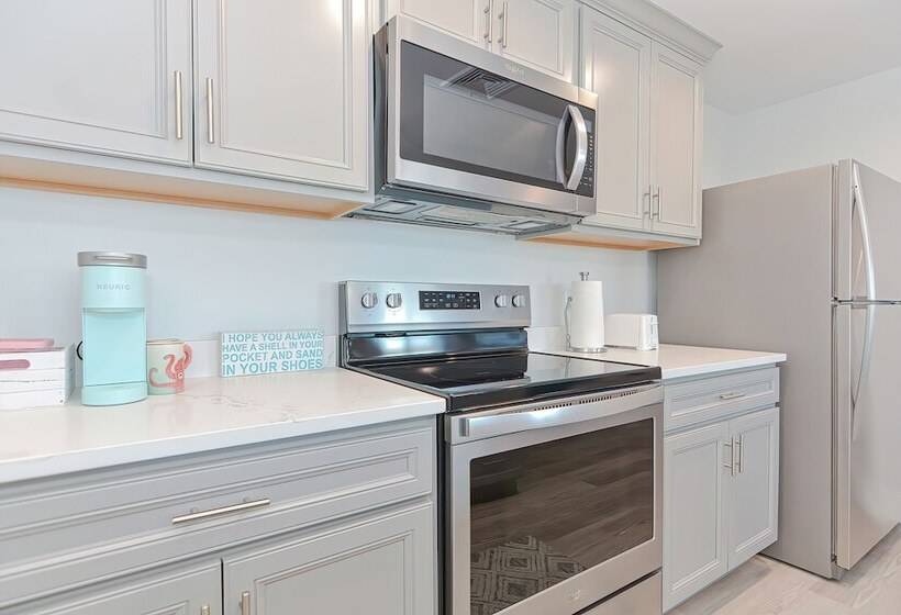 Harbourtown Suite Water View