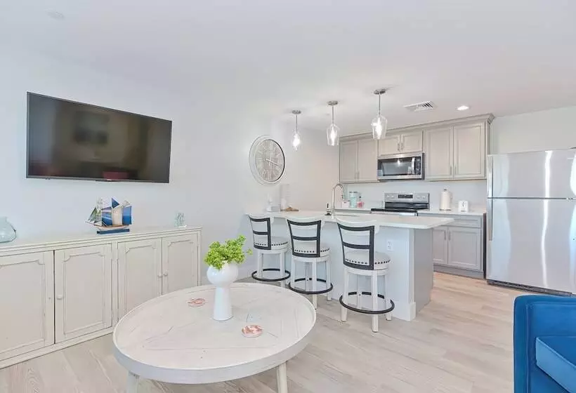 Harbourtown Suite Water View