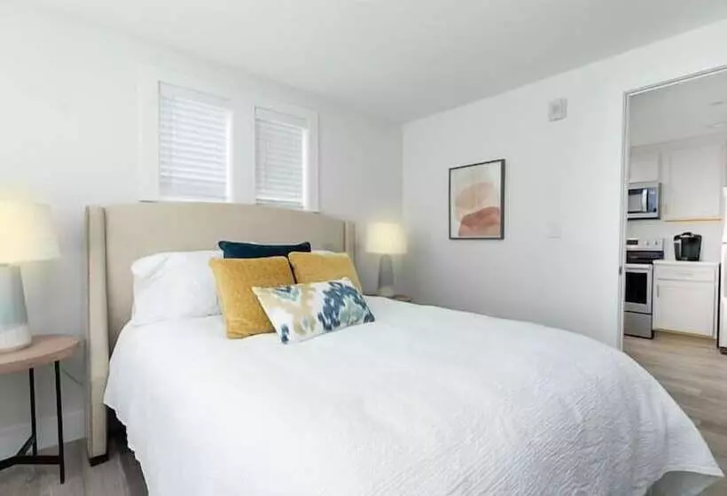 Harbourtown Suite Water View