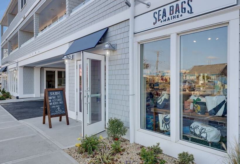 Harbourtown Suite Water View