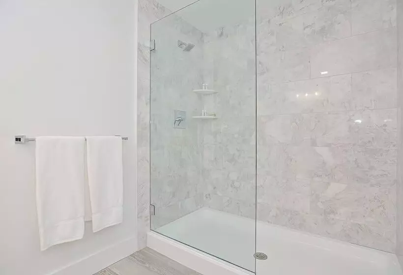 Harbourtown Suite Water View