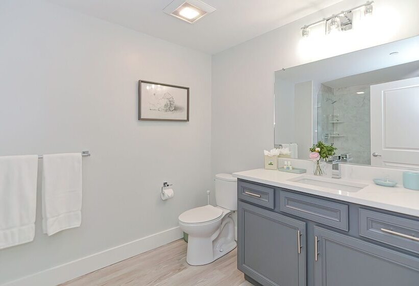 Harbourtown Suite Water View