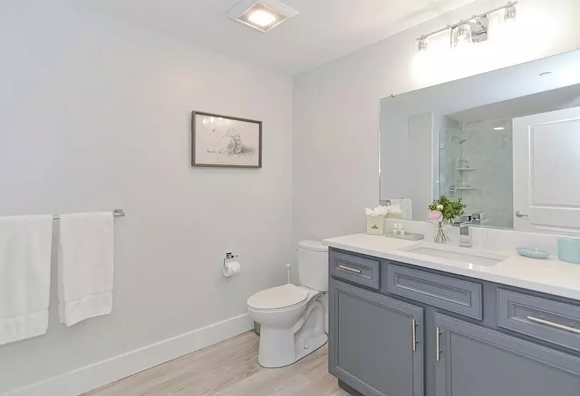 Harbourtown Suite Water View