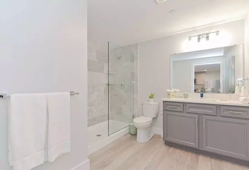 Harbourtown Suite Water View