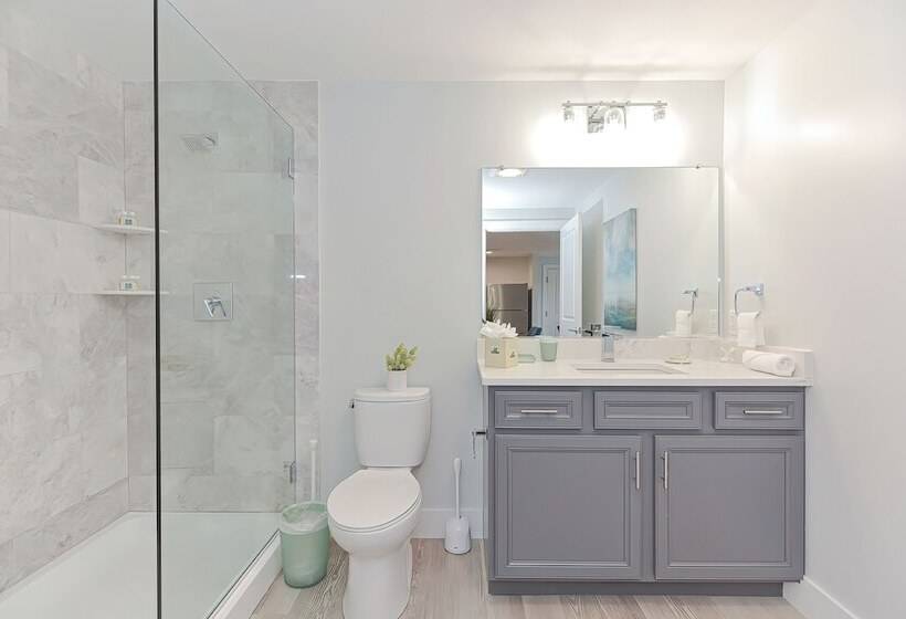 Harbourtown Suite Water View