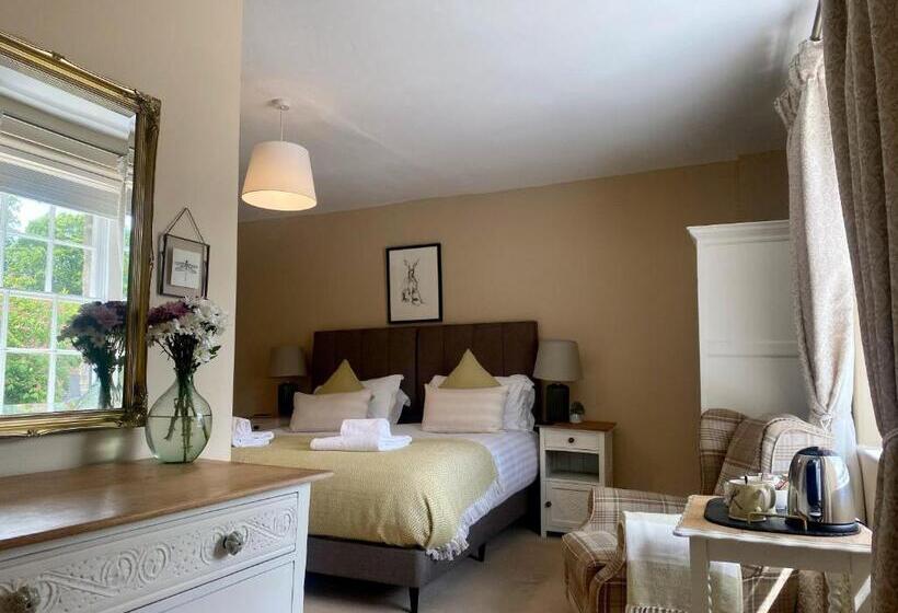 Отель Three Cocks