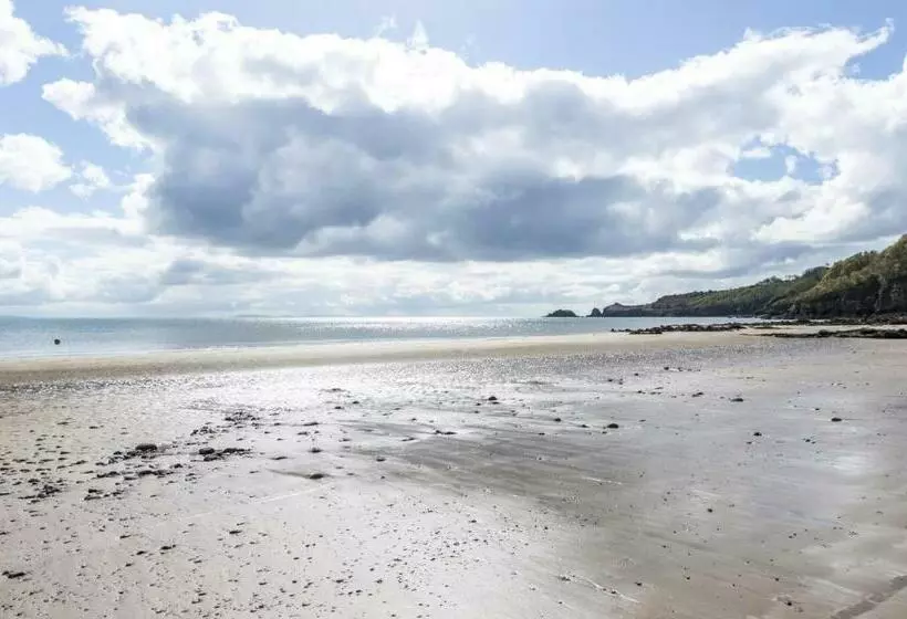 هتل No 9 Ocean Cabins   Saundersfoot Harbour   Saundersfoot