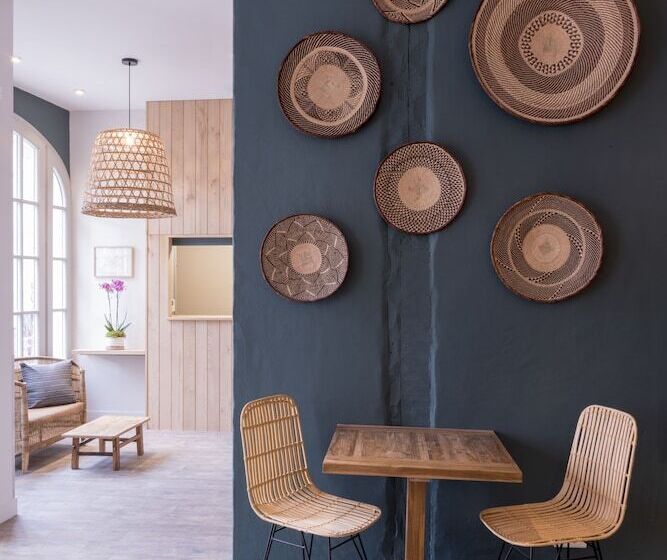 هتل Auberge De La Commanderie