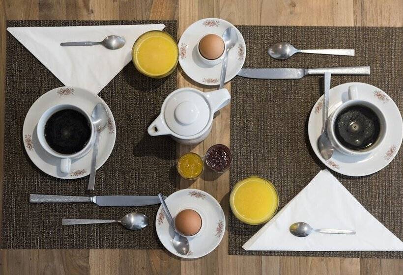 هتل Auberge De La Commanderie