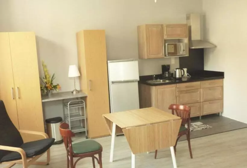 Отель Hôtel Des Thermes