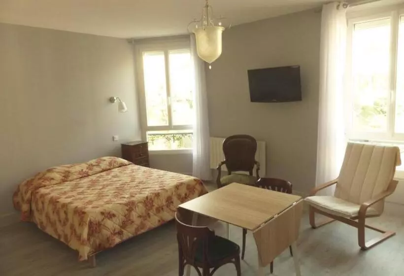 Отель Hôtel Des Thermes