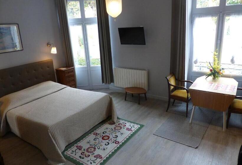 ホテル Hôtel Des Thermes