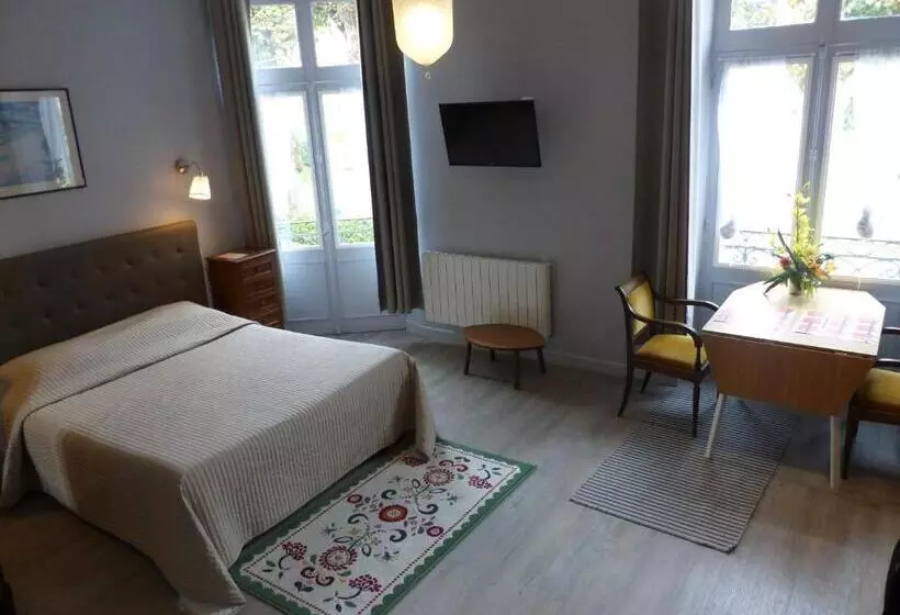 Отель Hôtel Des Thermes