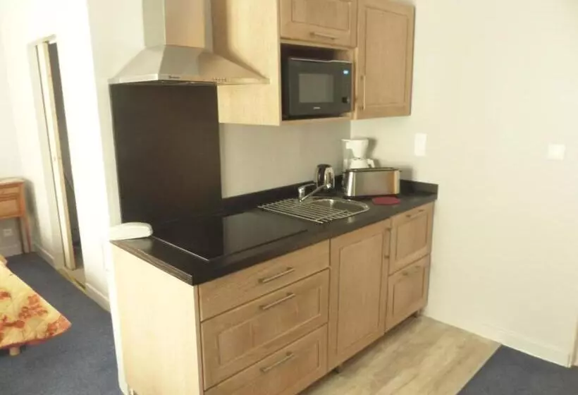 Отель Hôtel Des Thermes