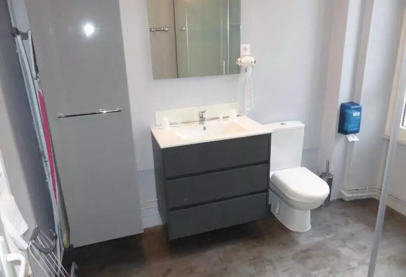 Отель Hôtel Des Thermes