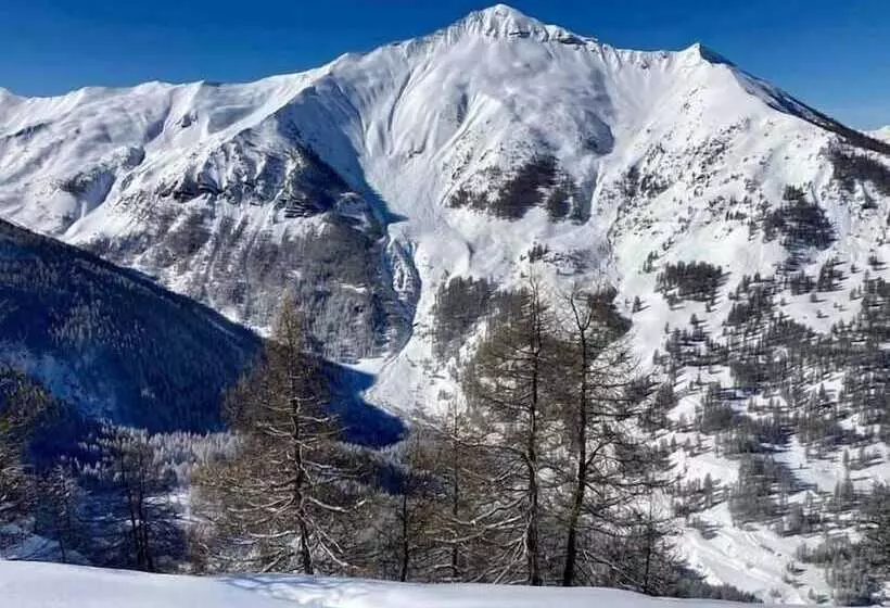 هتل S Les Catrems & Le Montagnou