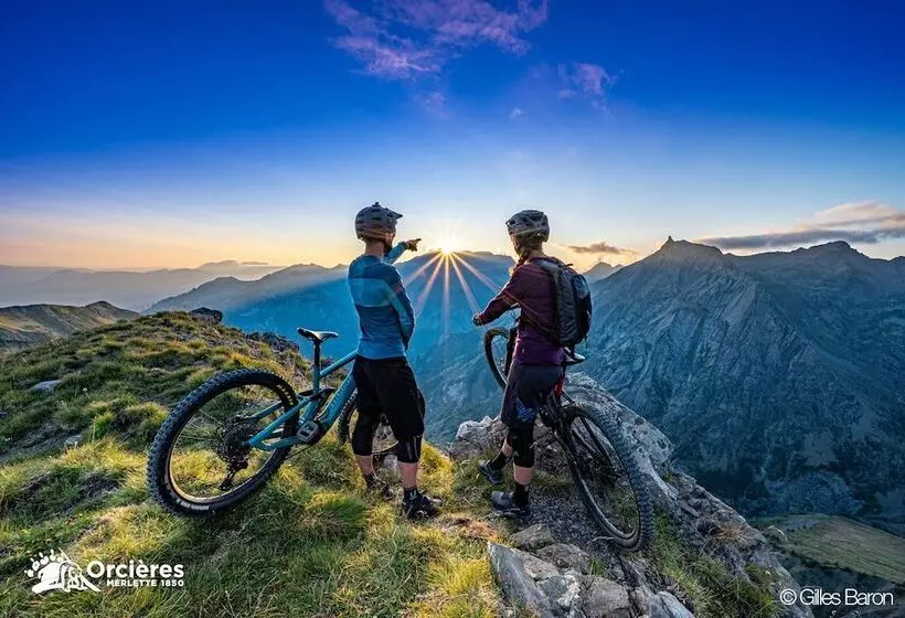 هتل S Les Catrems & Le Montagnou