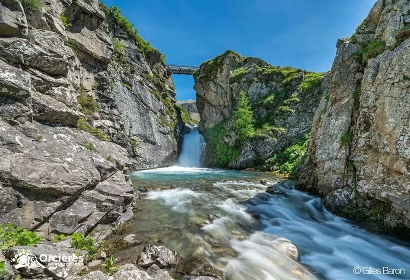 هتل S Les Catrems & Le Montagnou