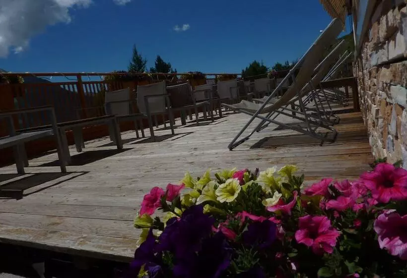 هتل S Les Catrems & Le Montagnou