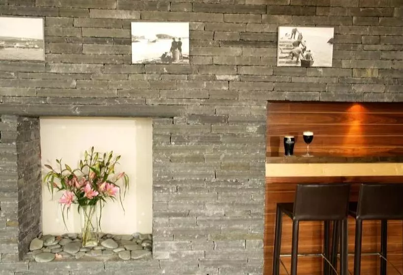 ホテル Inishbofin House