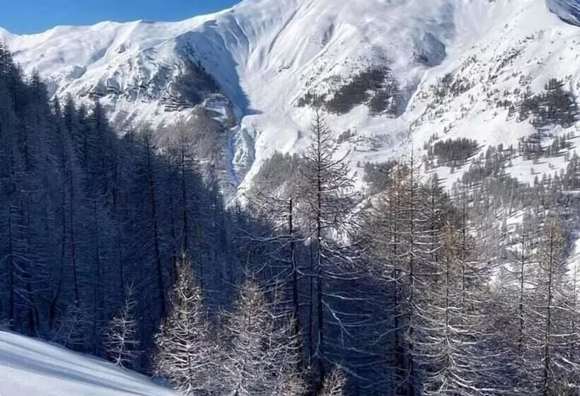 هتل S Les Catrems & Le Montagnou