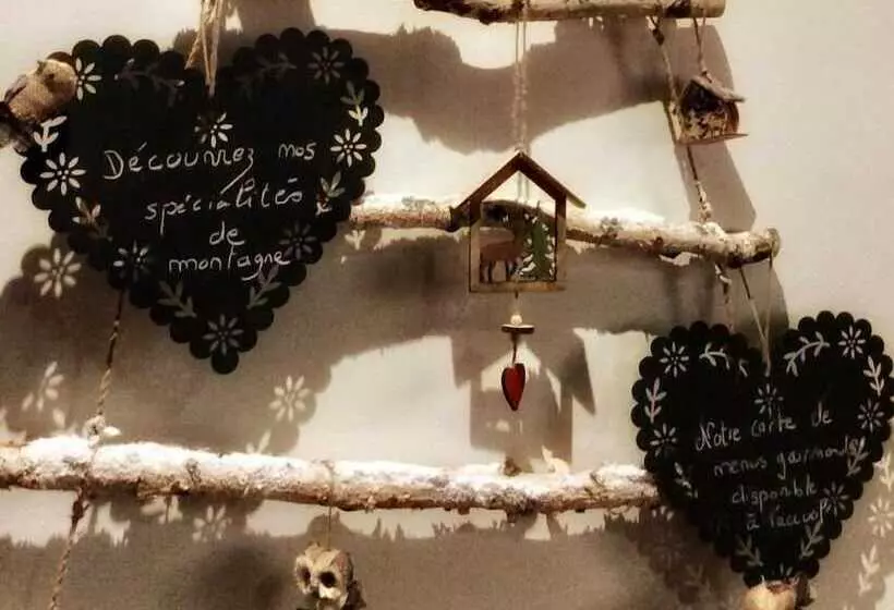 هتل S Les Catrems & Le Montagnou