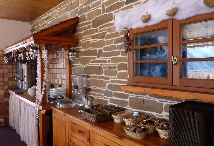 هتل S Les Catrems & Le Montagnou