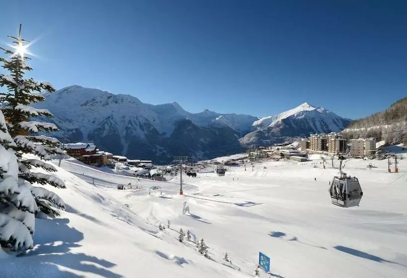 هتل S Les Catrems & Le Montagnou