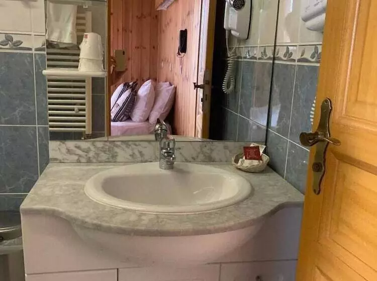 هتل S Les Catrems & Le Montagnou