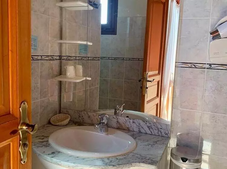 هتل S Les Catrems & Le Montagnou