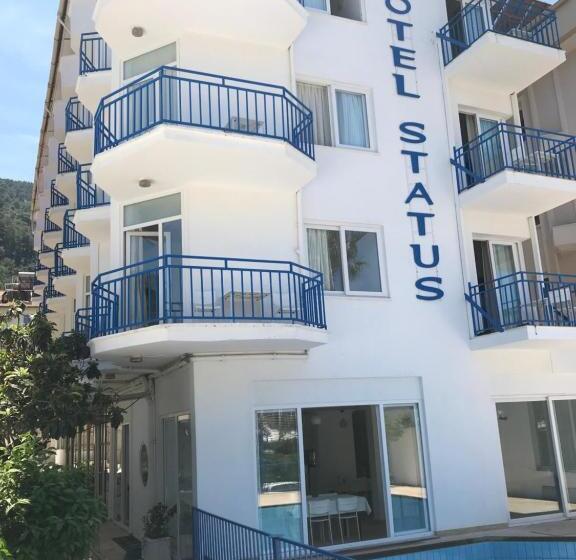 בית מלון כפרי Status