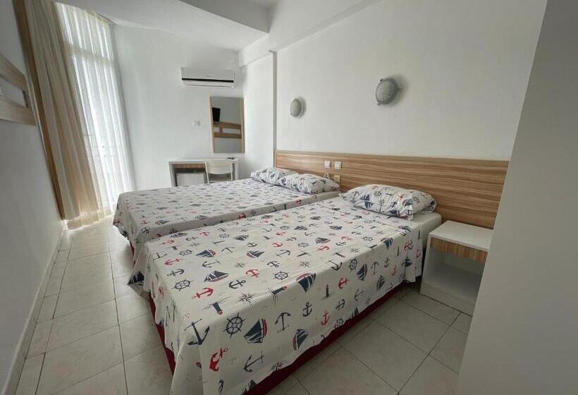 בית מלון כפרי Status