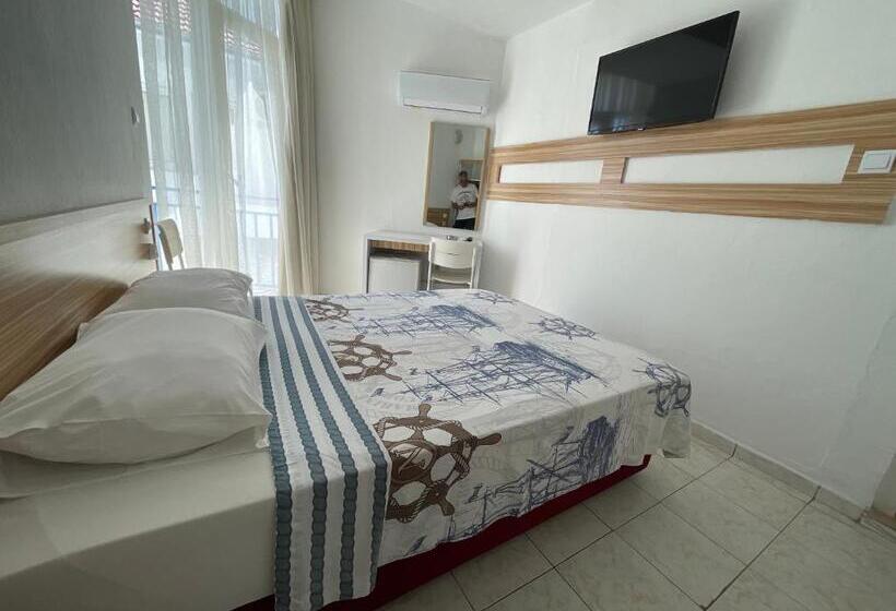 בית מלון כפרי Status